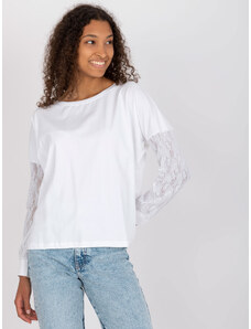 Fashionhunters Λευκή μπλούζα με δαντελένια μανίκια Shantelle RUE PARIS