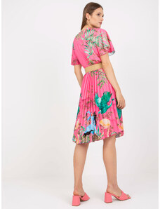 Fashionhunters Ροζ καλοκαιρινό φόρεμα με στάμπα και πιέτες