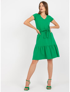 Fashionhunters Βασικό πράσινο φόρεμα με δέσιμο RUE PARIS