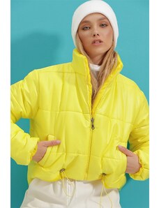 Trend Alaçatı Stili Γυναικείο Ανοιχτό Κίτρινο Όρθιο Κολάρο Διπλές Τσέπες Φουσκωτό Puffer Παλτό με Ελαστική Μέση