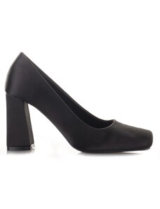 Famous Shoes Σατέν γυναικείες γόβες σε μαύρο χρώμα Famous