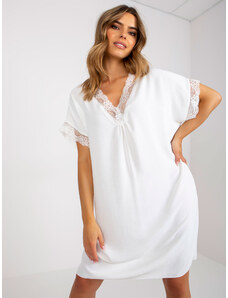 Fashionhunters Oversized λευκό φόρεμα με κοντά μανίκια