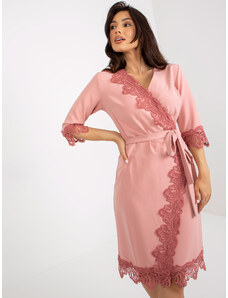 Fashionhunters Σκονισμένο ροζ φόρεμα δεξίωσης με πιέτες και 3/4 μανίκια