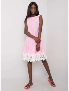 Fashionhunters Ανοιχτό ροζ φόρεμα με διακοσμητική δαντέλα