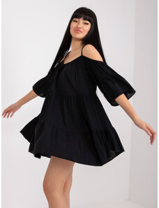 Fashionhunters Μαύρο φόρεμα με διακοσμητικά στοιχεία και δεμένη λαιμόκοψη Veronique OCH BELLA