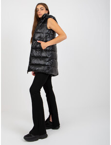 Fashionhunters Μαύρο λακαρισμένο πουπουλένιο γιλέκο με κουκούλα
