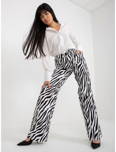 Fashionhunters Ασπρόμαυρο φαρδύ παντελόνι με zebra print