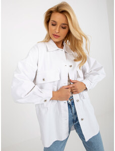 Fashionhunters Λευκό oversize τζιν πουκάμισο με τσέπες