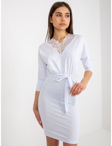 Fashionhunters Λευκό εφαρμοστό φόρεμα Toronto RUE PARIS με ζώνη