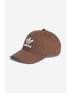 Βαμβακερό καπέλο του μπέιζμπολ adidas Originals χρώμα καφέ IB9970