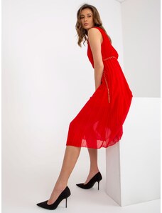 Fashionhunters Κόκκινο μίντι φόρεμα πλισέ βισκόζη