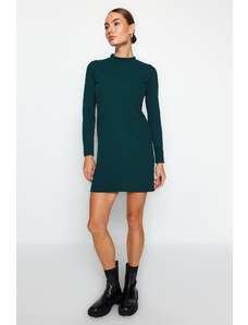 Trendyol σμαραγδένιο πράσινο ύφασμα κρέπας σηκωθεί μίνι πλεκτό μίνι φόρεμα με τσέπη ματιά