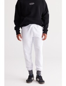 AC&Co / Altınyıldız Classics Men's White Standard Fit Normal Cut Comfortable Cotton Sweatpants with Side Pockets.