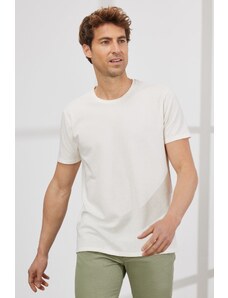 AC&Co / Altınyıldız Classics ALTINYILDIZ CLASSICS Ανδρικό Ecru Slim Fit Slim Fit Crewneck Κοντομάνικο Βασικό T-Shirt με απαλό άγγιγμα.