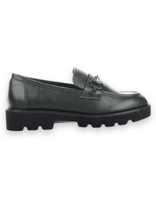 Famous Shoes Γυναικεία πράσινα loafers με αγκράφα Famous.