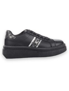 Famous Shoes Γυναικεία sneakers σε μαύρο χρώμα Famous.
