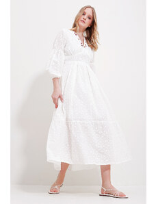 Trend Alaçatı Stili Women's White V Neck Scalloped And Embroidered Inner Lined Midi Length Dress