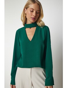 Happiness İstanbul Women's Emerald Green Crepe Blouse with Window Detailed and Decollete
