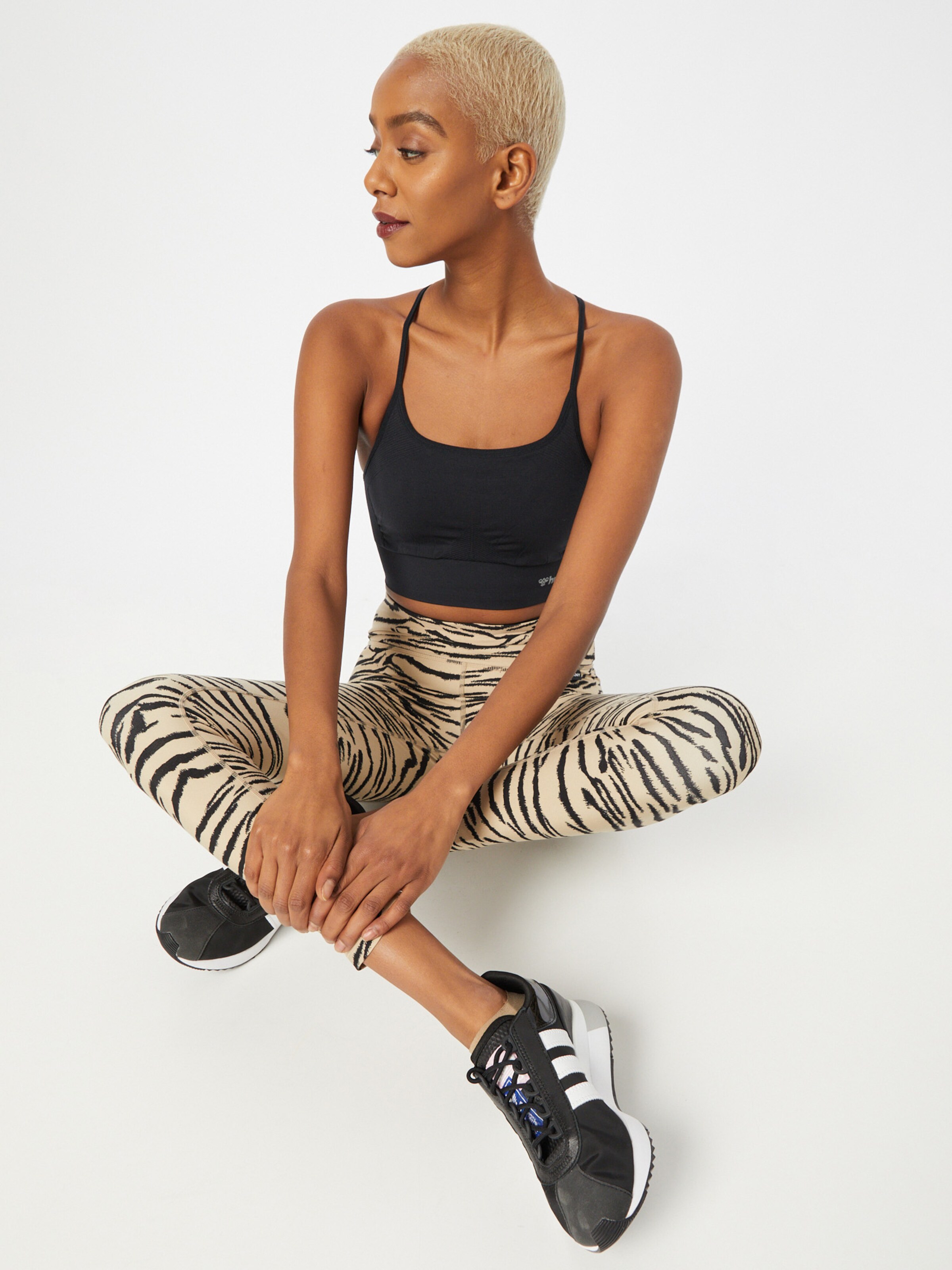 Hummel Αθλητικό τοπ 'Tiffy' γκρι / μαύρο