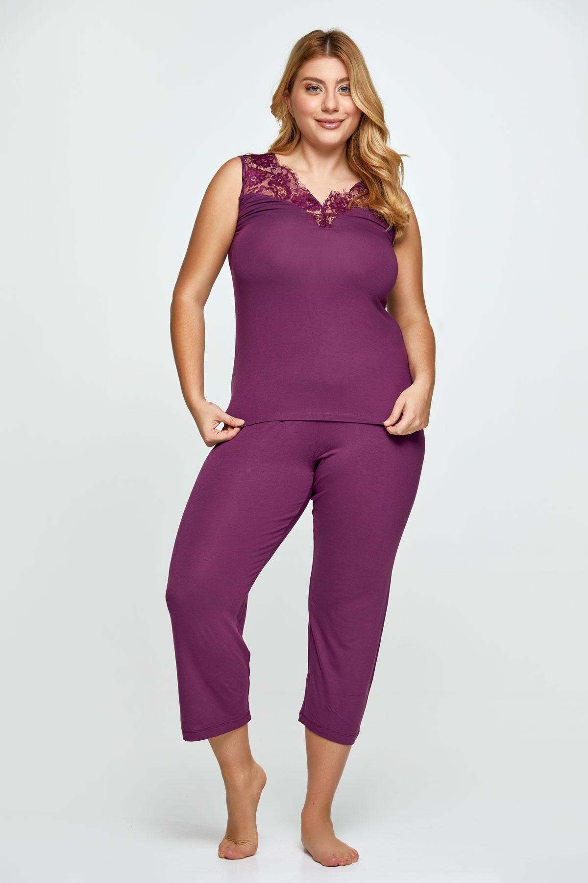 Helen Πυτζάμα σετ με παντελόνι κάπρι και τοπ με δαντέλα