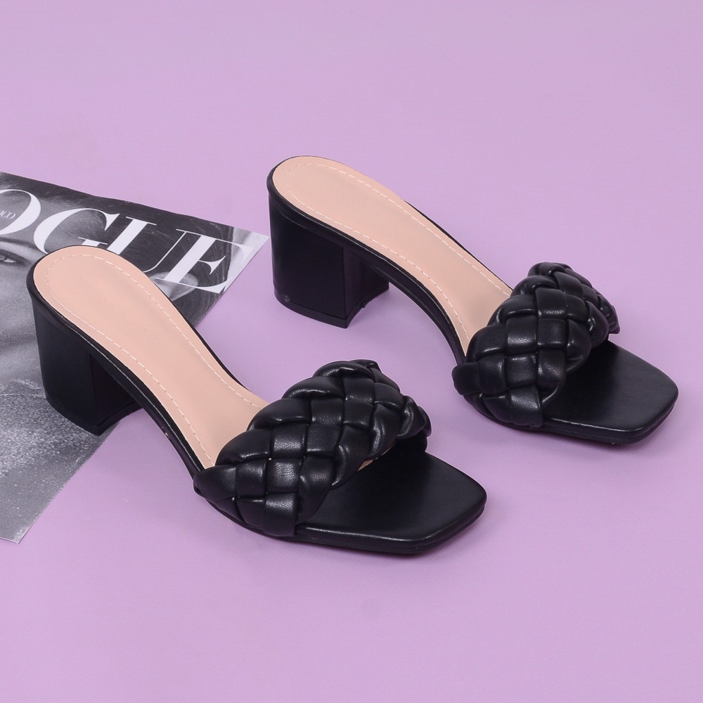 Famous-shoes Γυναικεία mules πέδιλα σε μαύρο χρώμα Famous - GLAMI.gr