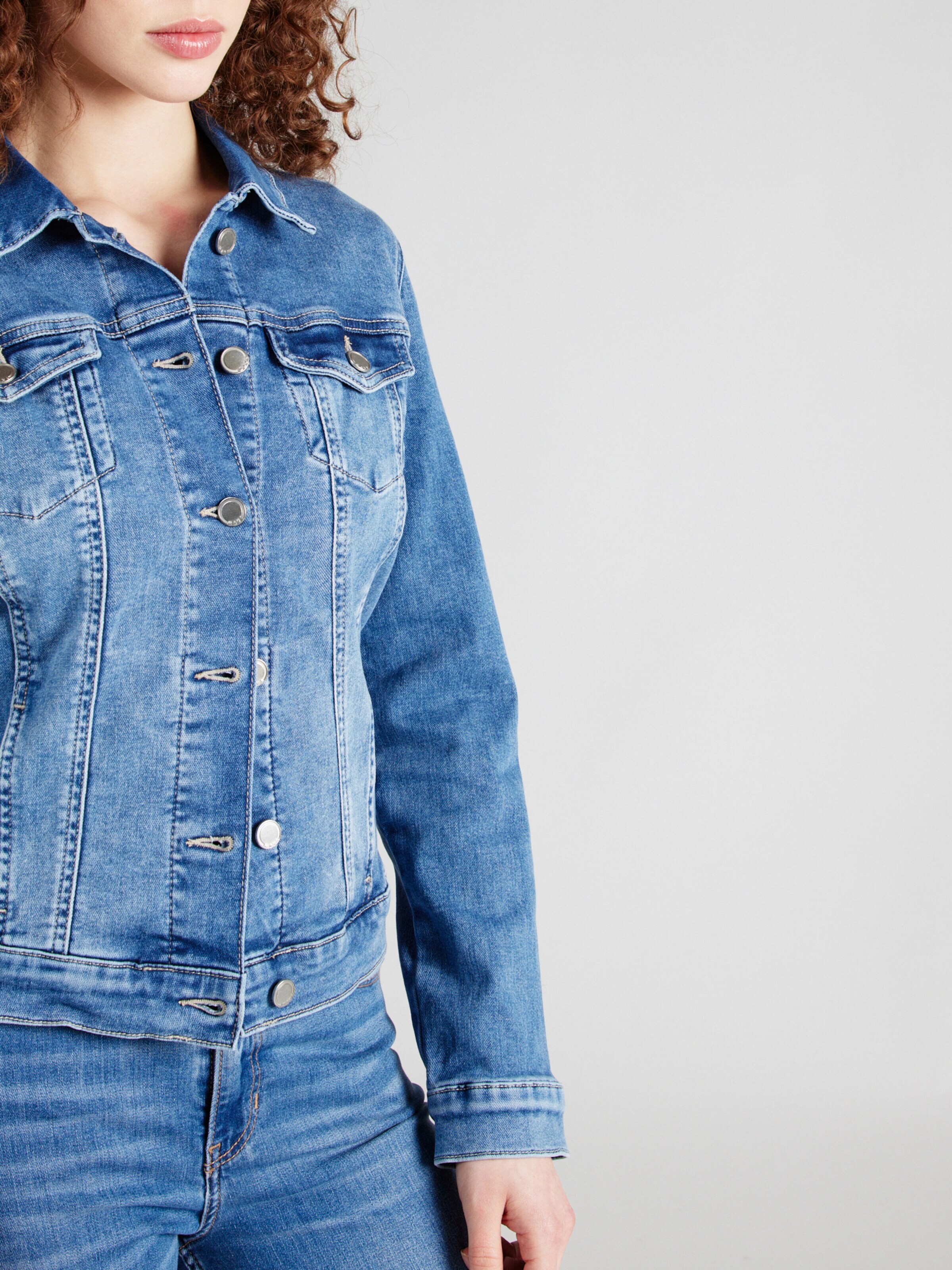 Mavi Φθινοπωρινό και ανοιξιάτικο μπουφάν 'Daisy' μπλε ντένιμ