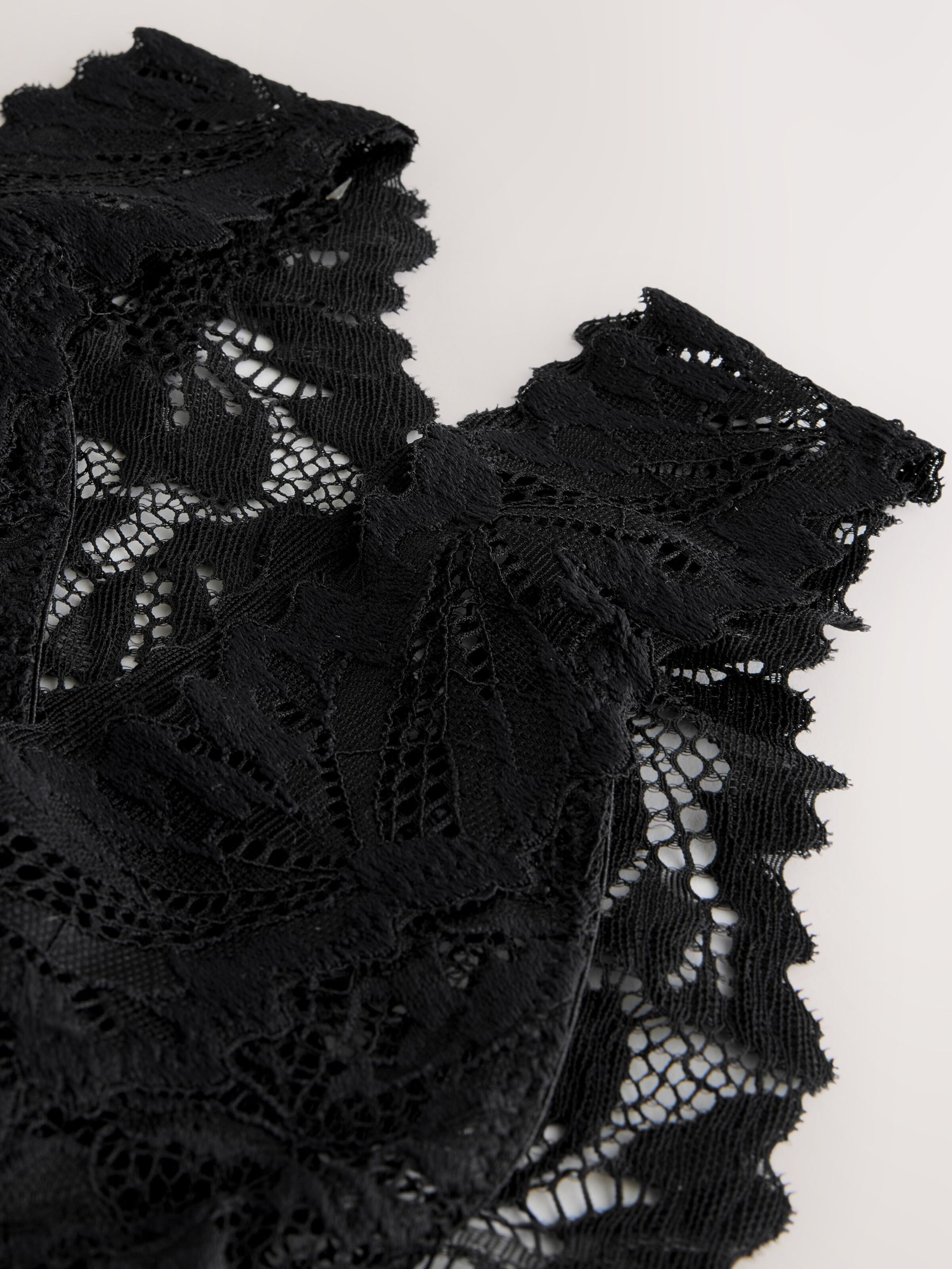 Next Στρινγκ μαύρο