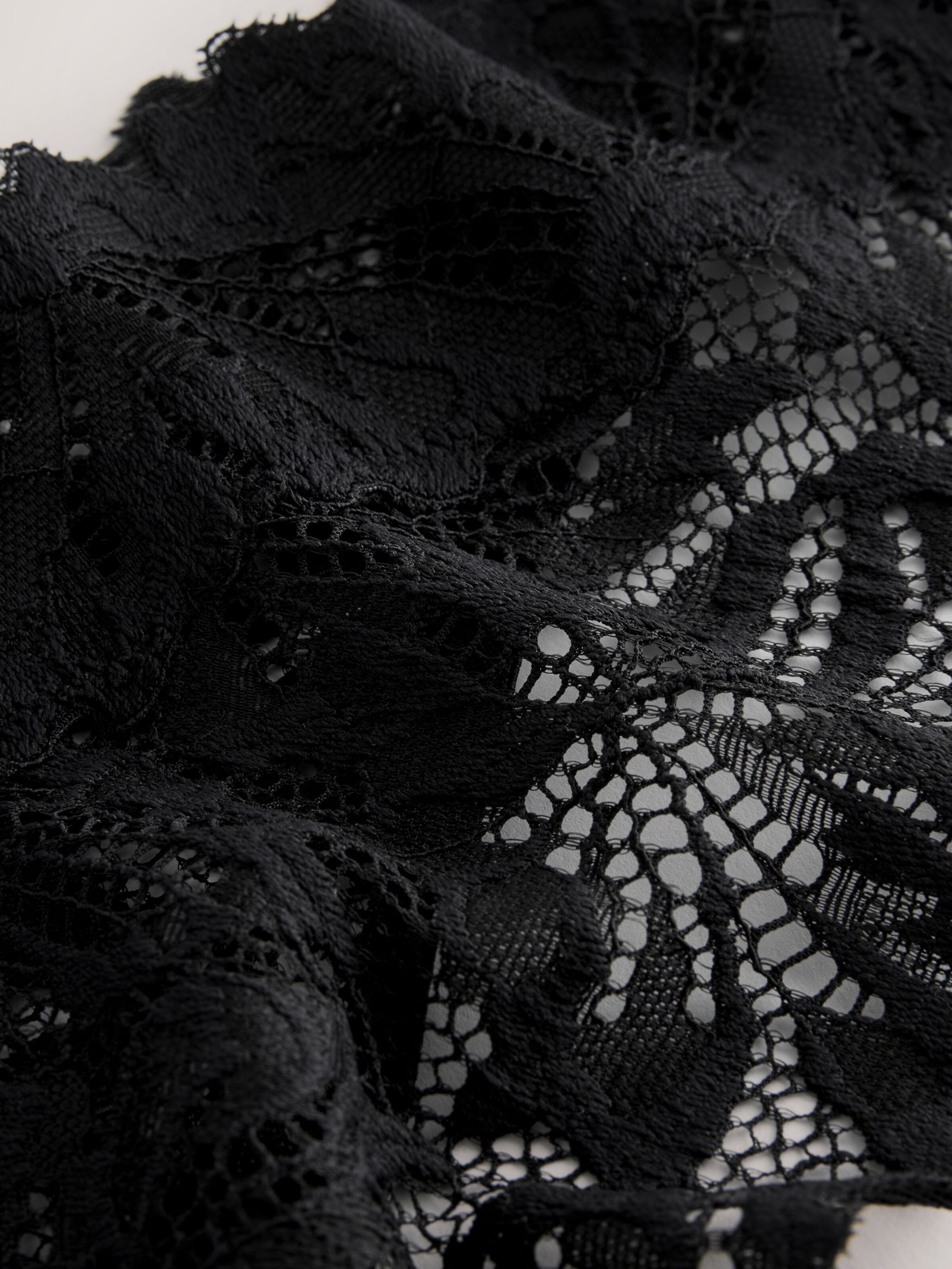 Next Στρινγκ μαύρο