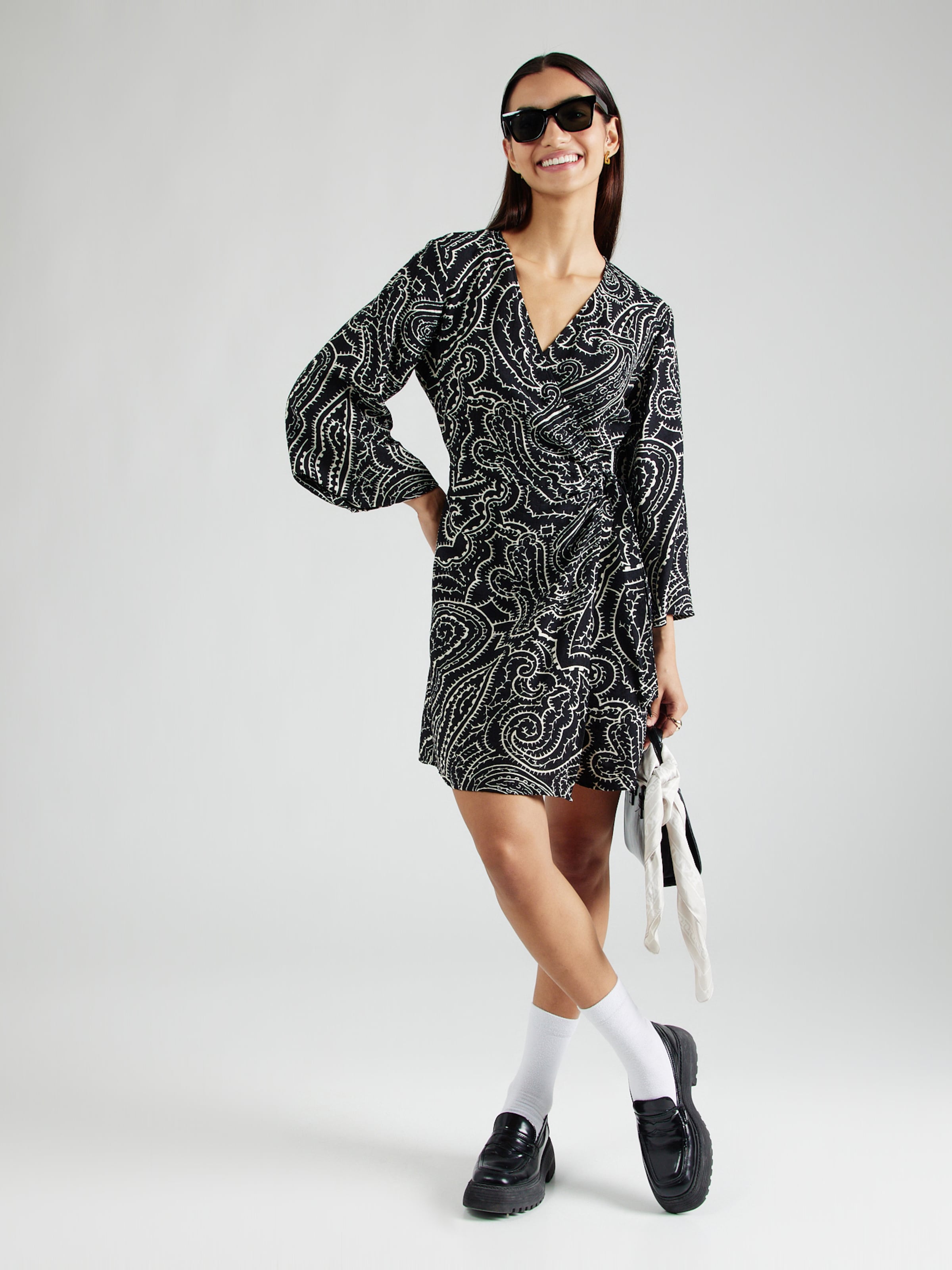 JDY Φόρεμα 'JDYPEPPER' μαύρο / λευκό