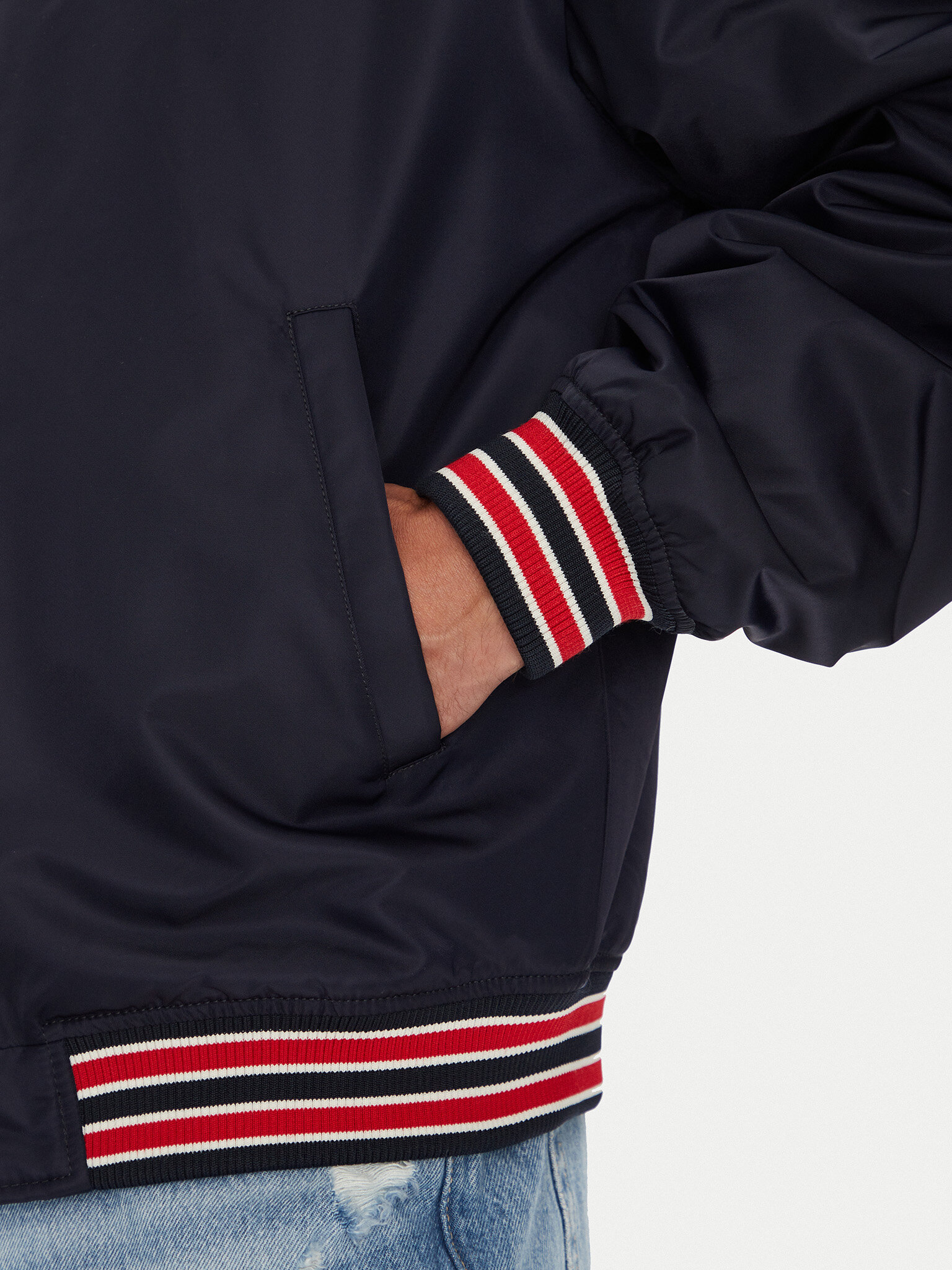 Μπόμπερ μπουφάν Guess Jeans