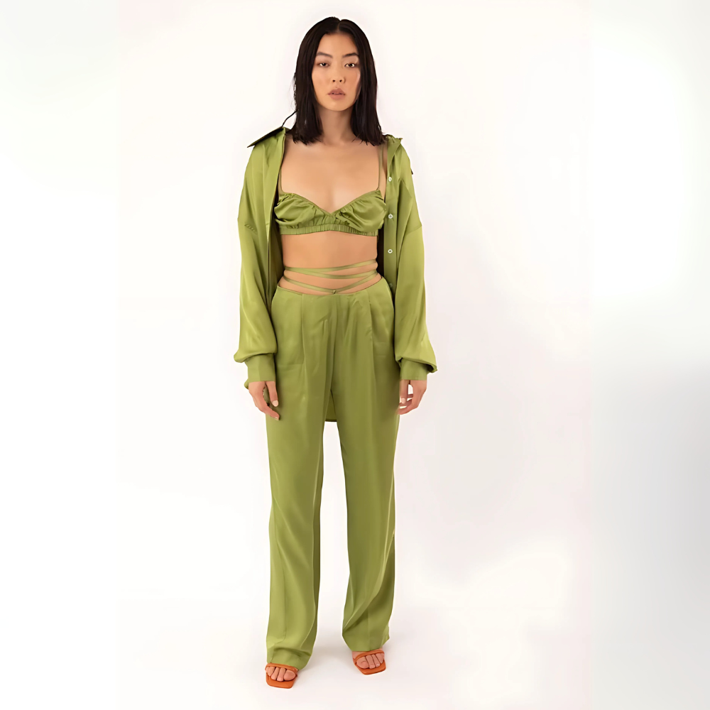 La Lolita Amsterdam CORALINE Σατέν υφής loungewear σετ 3 τμχ με παντελόνα με δέσιμο στη μέση, μπραλέτ και πουκαμίσα
