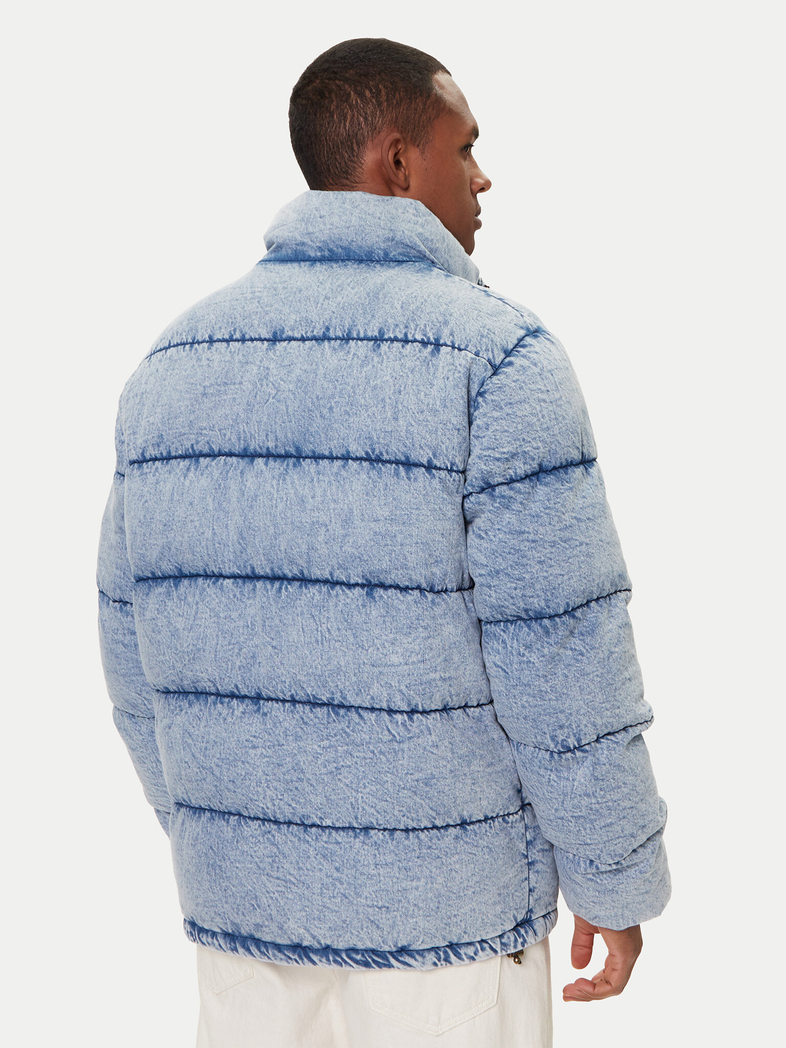 Μπουφάν χειμωνιάτικο Guess Jeans