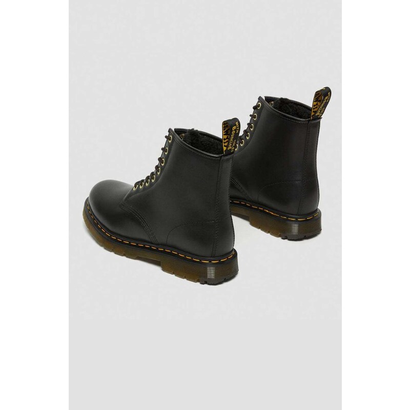 Dr. Martens 8 Eye Boot, Anfibi Unisex In Pelle Liscia Con Inserti Elastici E Cuciture Gialle