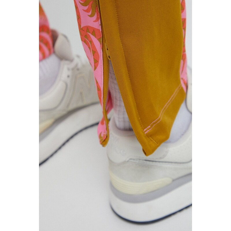 Παντελόνι φόρμας adidas Farm Rio χρώμα: ροζ με μοτίβο IQ4493