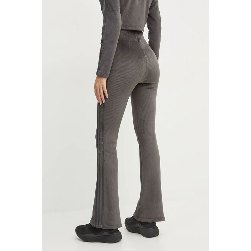 Παντελόνι φόρμας adidas Originals Femme Galore Rib Flared Legging χρώμα: γκρι, JN3024