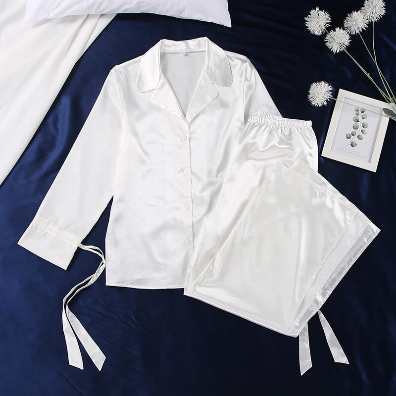 La Lolita Amsterdam ROMINA Σατέν υφής σετ πιτζάμες με πουκαμίσα με δέσιμο στα μανίκια & παντελόνα με ανοίγματα στο πλάι