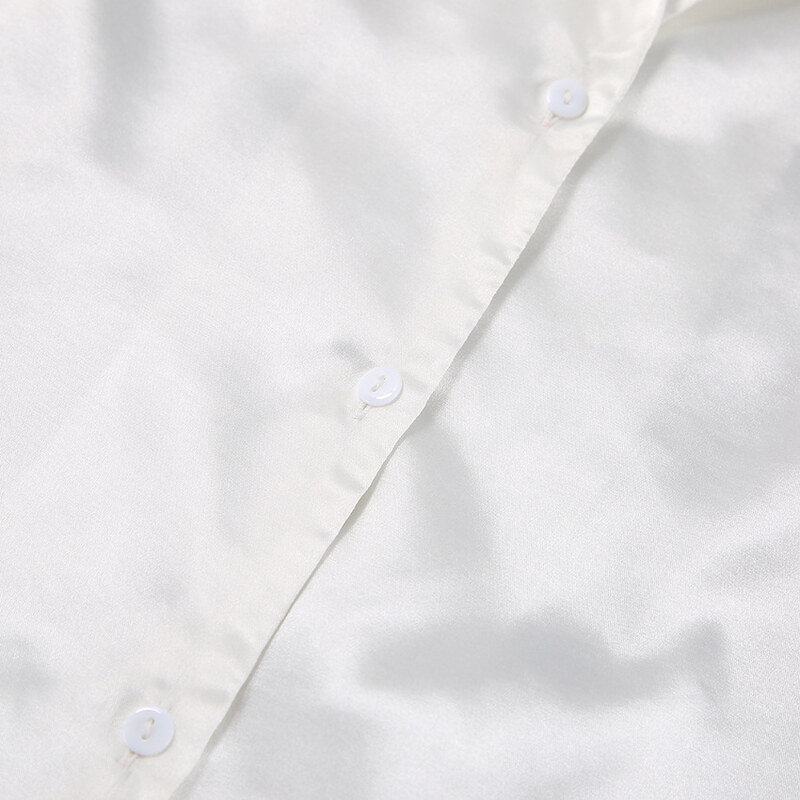 La Lolita Amsterdam ROMINA Σατέν υφής σετ πιτζάμες με πουκαμίσα με δέσιμο στα μανίκια & παντελόνα με ανοίγματα στο πλάι