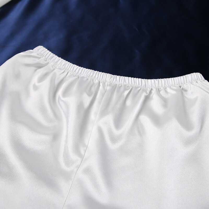 La Lolita Amsterdam ROMINA Σατέν υφής σετ πιτζάμες με πουκαμίσα με δέσιμο στα μανίκια & παντελόνα με ανοίγματα στο πλάι