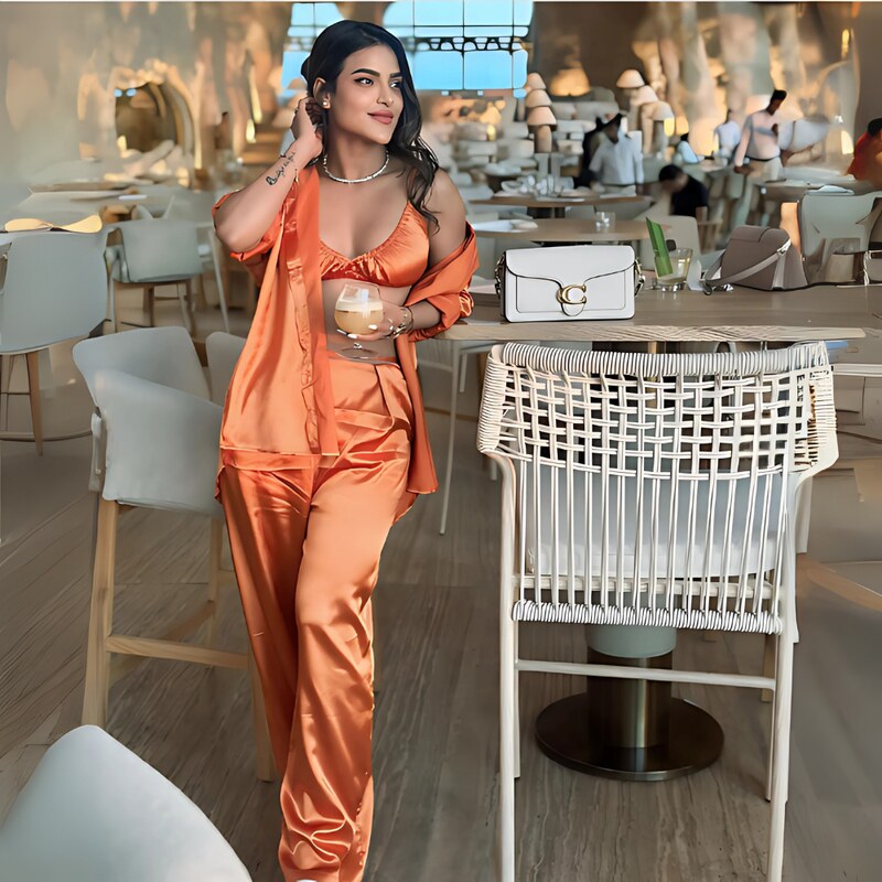 La Lolita Amsterdam CORALINE Σατέν υφής loungewear σετ 3 τμχ με παντελόνα με δέσιμο στη μέση, μπραλέτ και πουκαμίσα