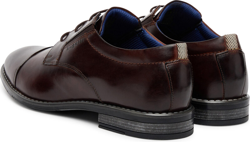 Κλειστά παπούτσια Bugatti