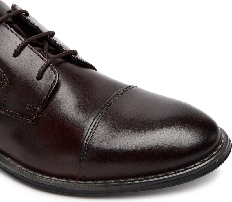 Κλειστά παπούτσια Bugatti