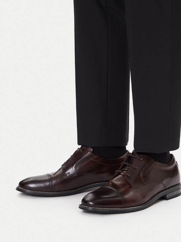 Κλειστά παπούτσια Bugatti