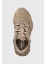 Σουέτ αθλητικά παπούτσια adidas Originals Ozweego χρώμα: καφέ F30