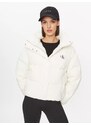 Calvin Klein - Κοντό Γυναικείο Puffer Μπουφάν για Χειμώνα Down Soft Touch Label J20J222235-YBI Λευκό